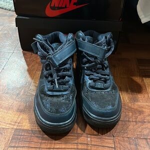 Nike women 7.5 mid premium metallic blue